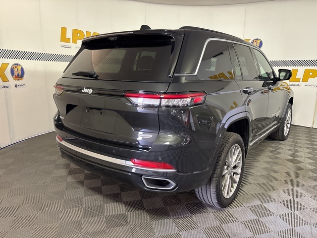 2024 Jeep Grand Cherokee Summit photo 3