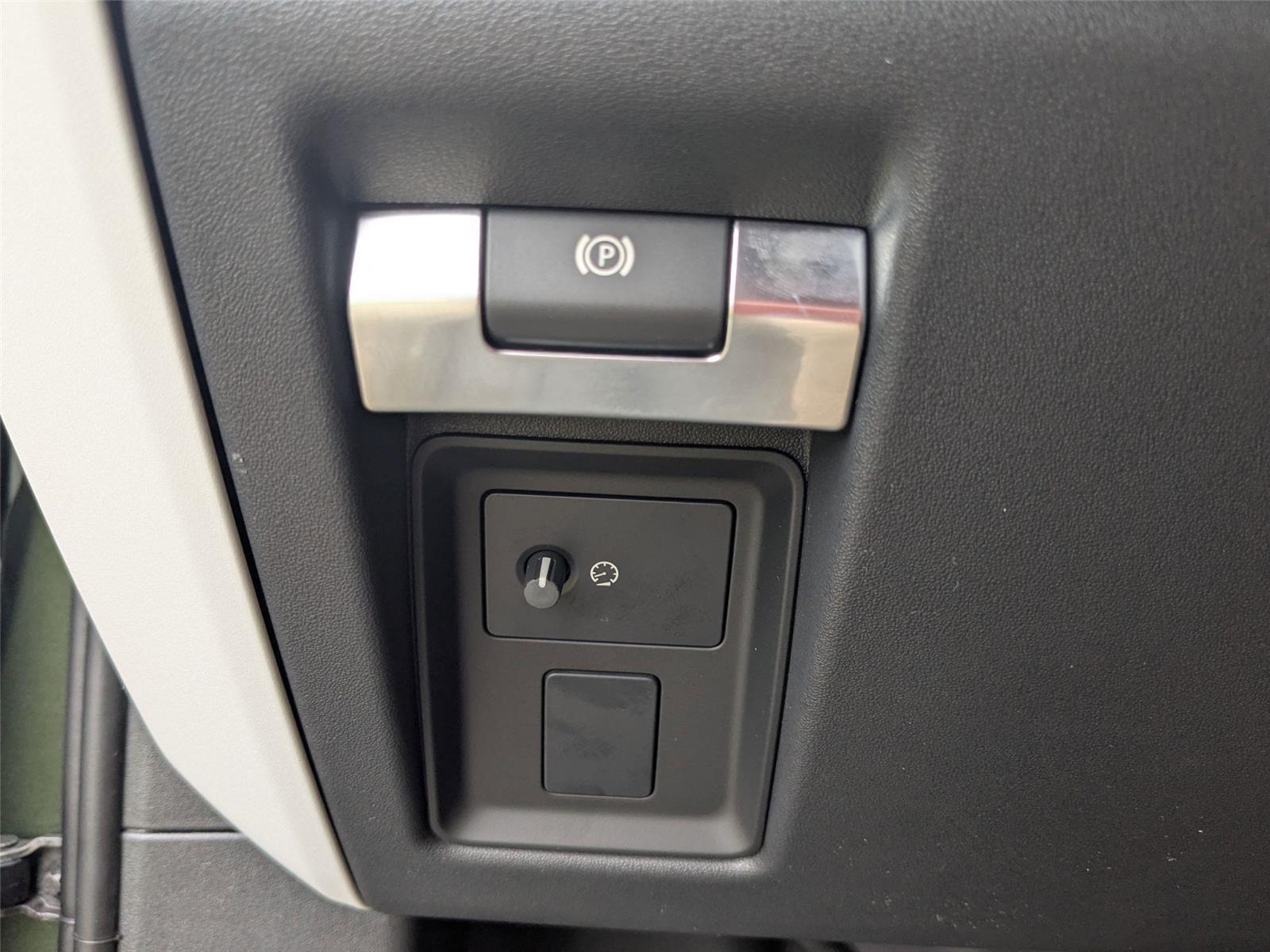 2026 Land Rover Defender 110 S photo 15