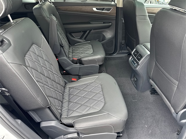 2025 Volkswagen Atlas SEL Premium R-Line photo 19