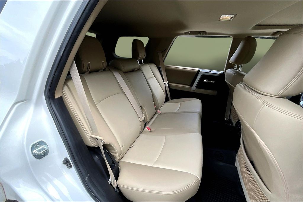 2020 Toyota 4Runner SR5 Premium photo 23