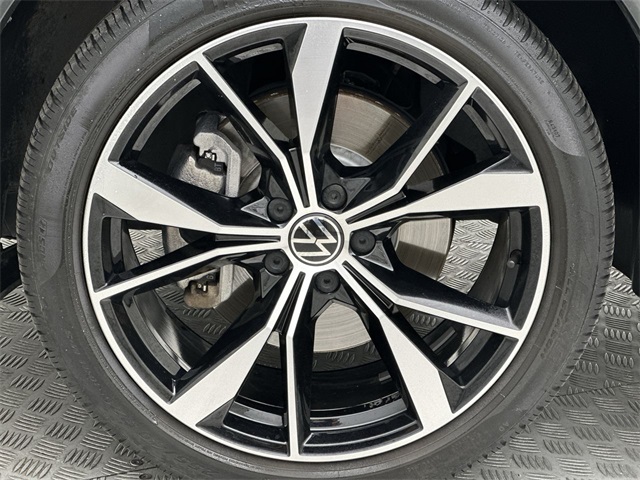 2022 Volkswagen Tiguan SEL Premium R-Line photo 2