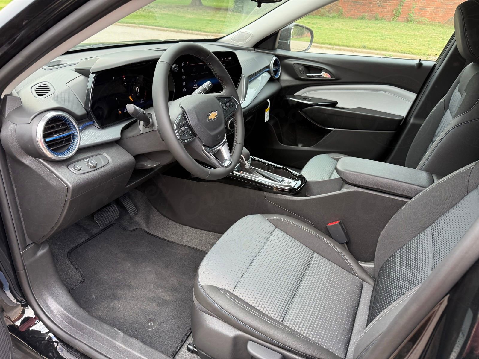 2025 Chevrolet Trax LT photo 19