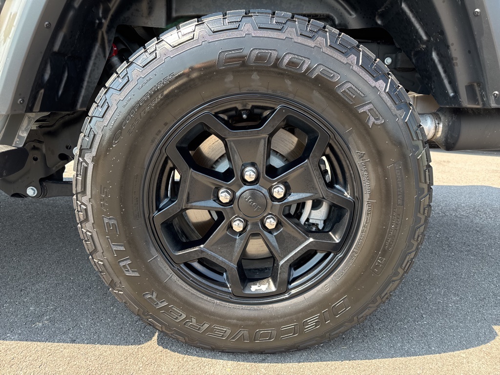 2021 Jeep Gladiator Willys photo 12