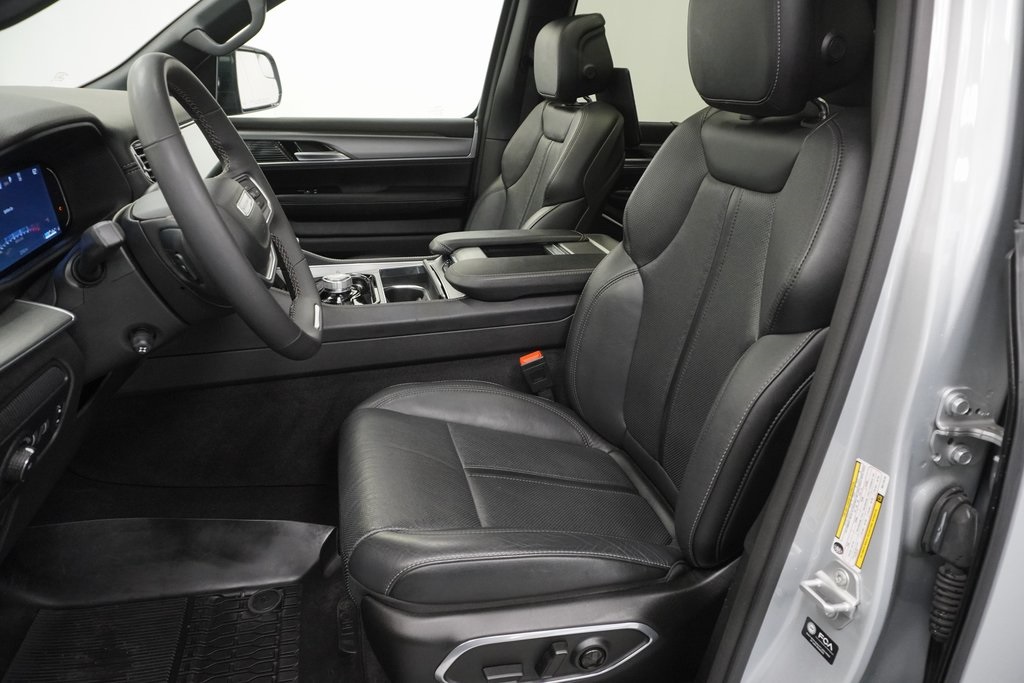 2024 Jeep Wagoneer Series II Carbide photo 14