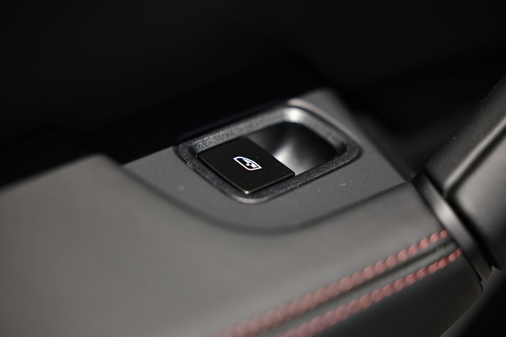 2025 Porsche Cayenne Turbo E-Hybrid photo 27