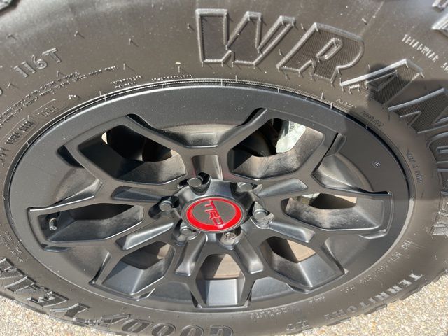2025 Toyota Tacoma TRD Pro 4x4 photo 9