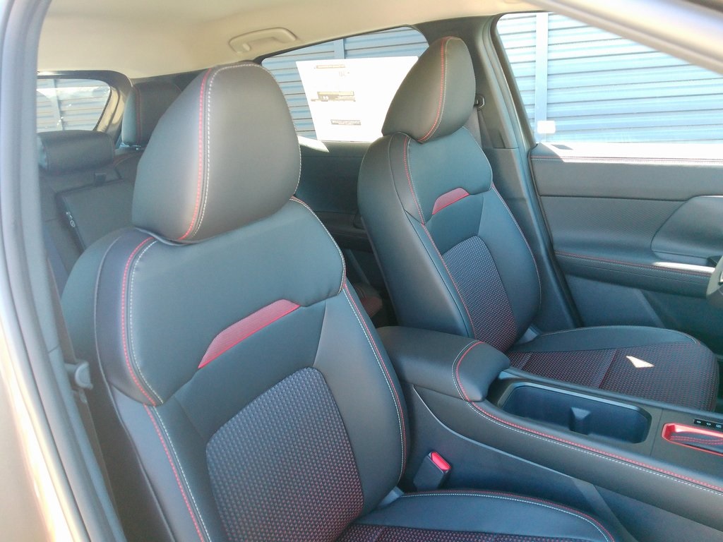 2025 Nissan Kicks SR photo 12