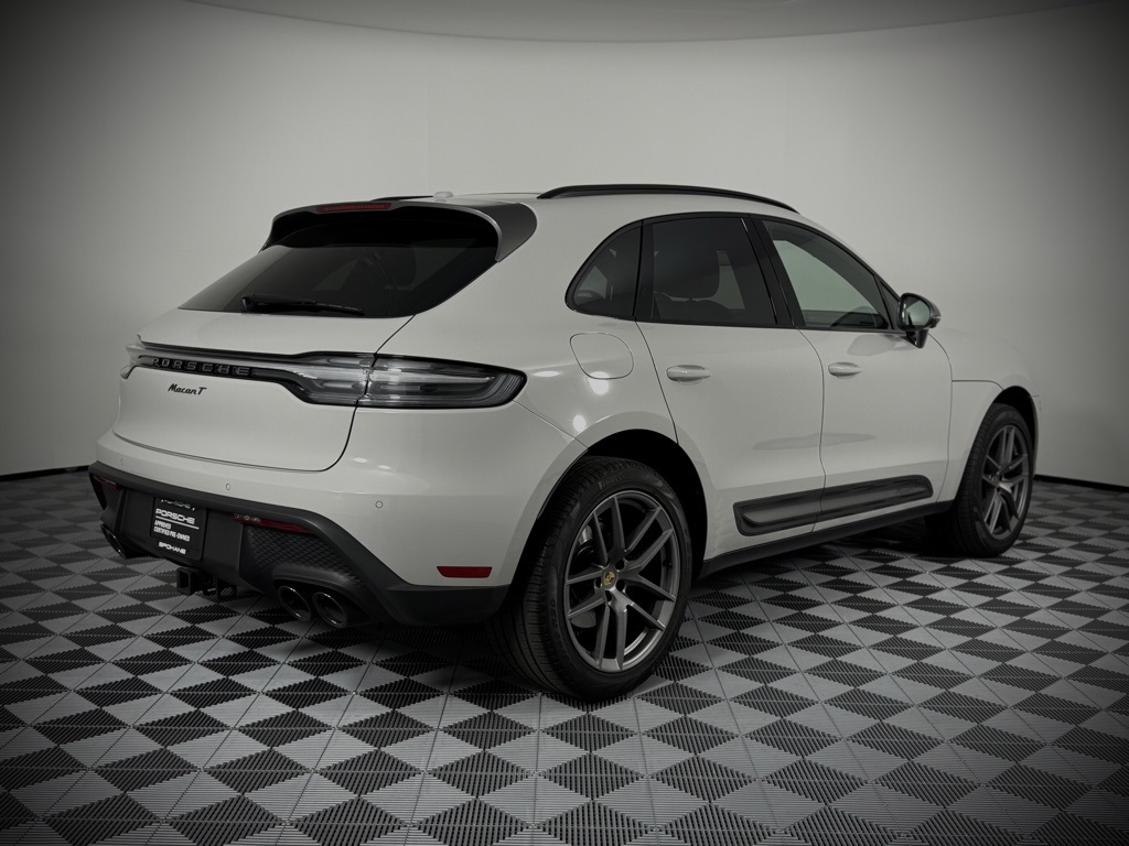 2025 Porsche Macan T photo 9