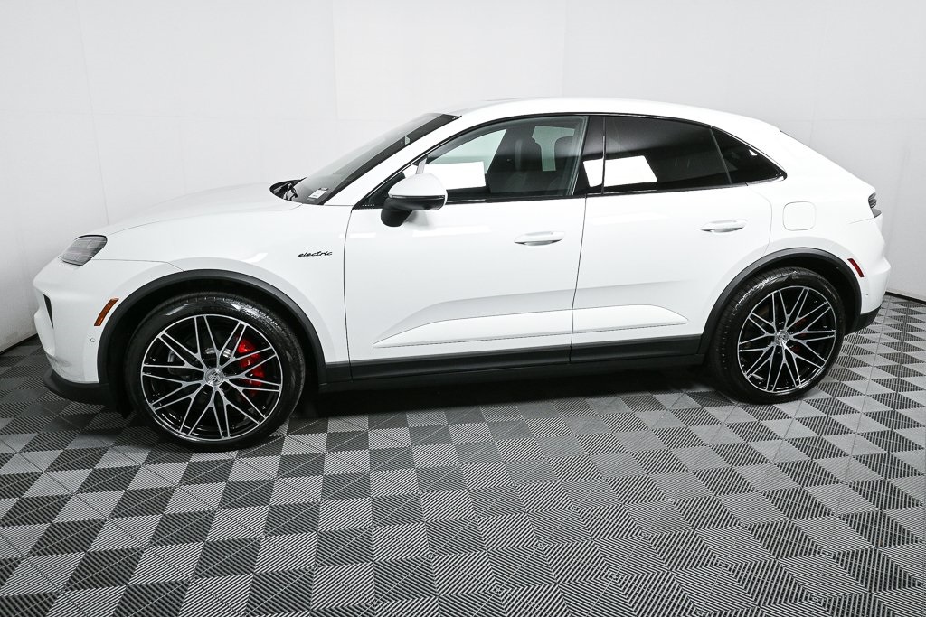 2025 Porsche Macan Electric photo 2