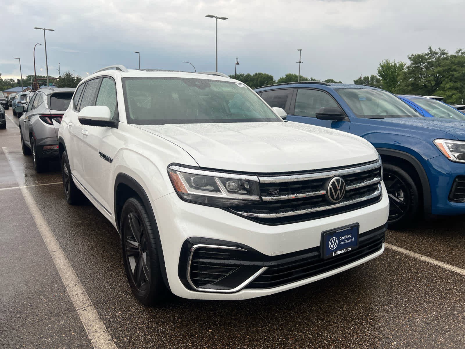 Used 2022 Volkswagen Atlas SEL R-Line with VIN 1V2AR2CA6NC547823 for sale in Brooklyn Center, Minnesota
