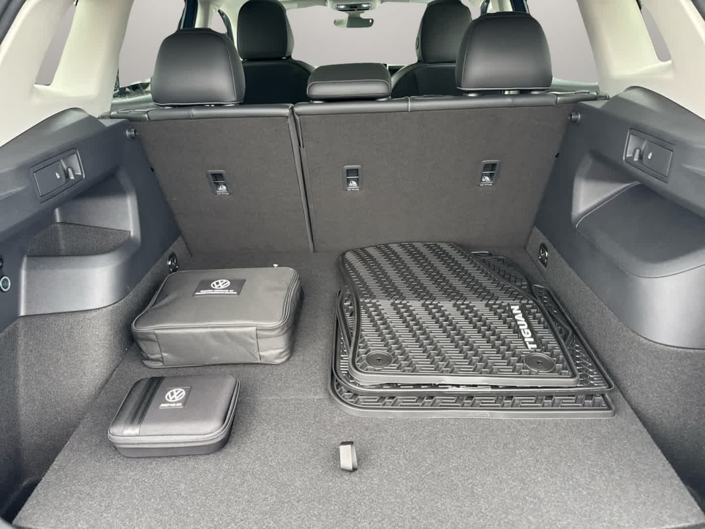 2025 Volkswagen Tiguan SE photo 11