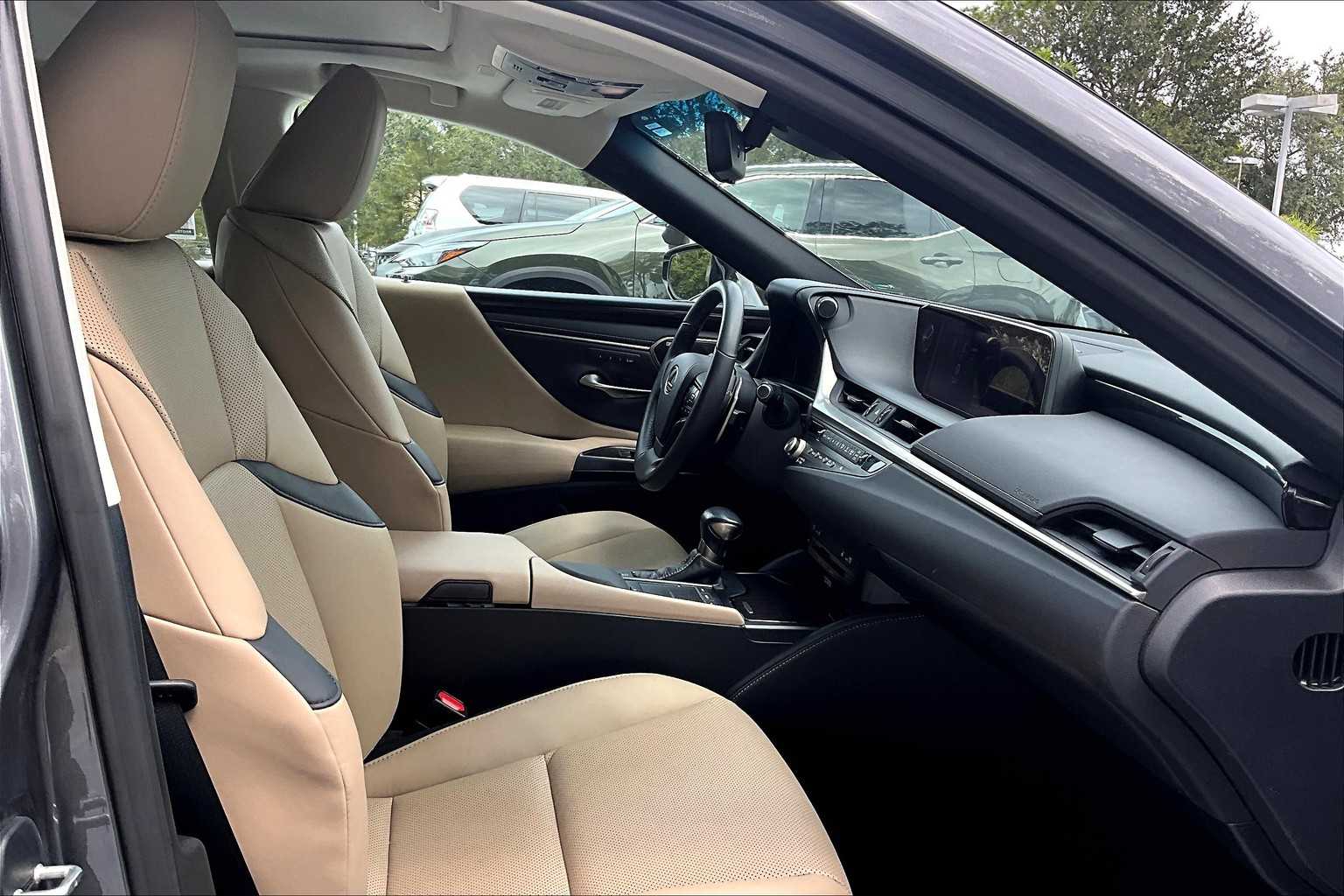 2021 Lexus ES 300h photo 8