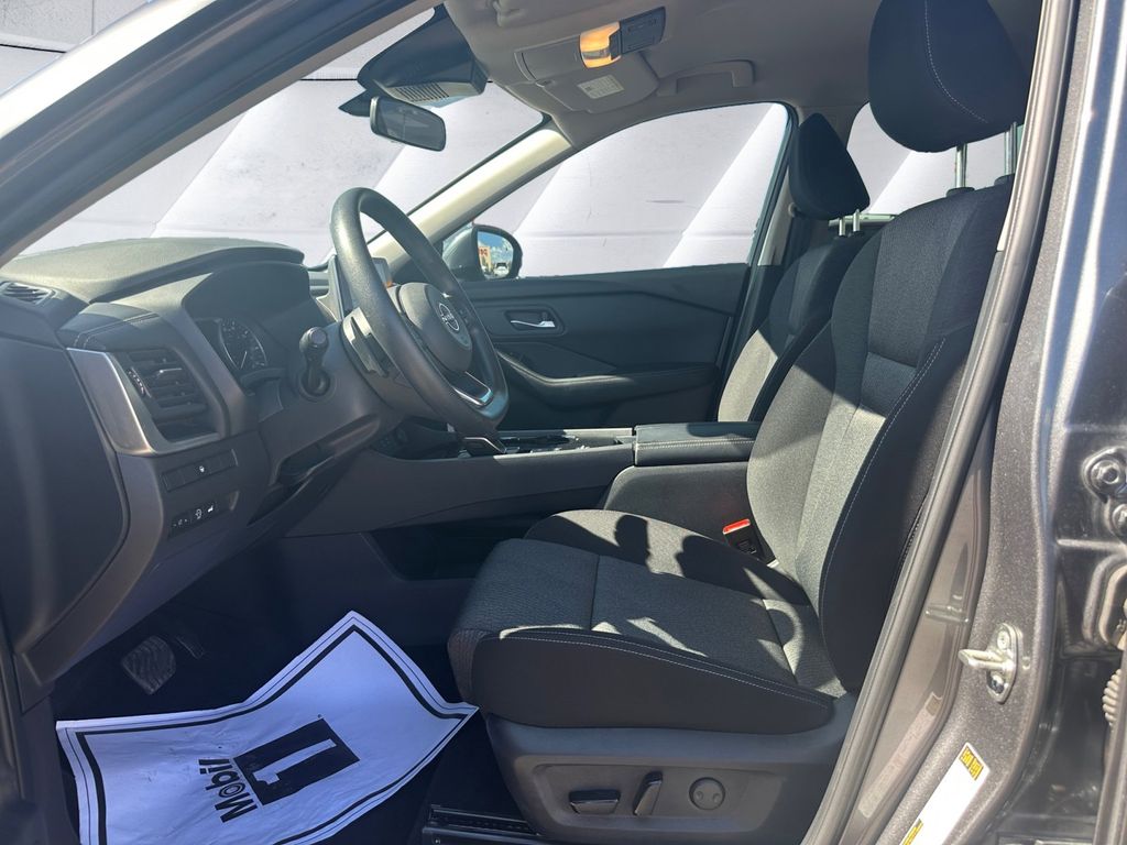 2024 Nissan Rogue SV photo 6
