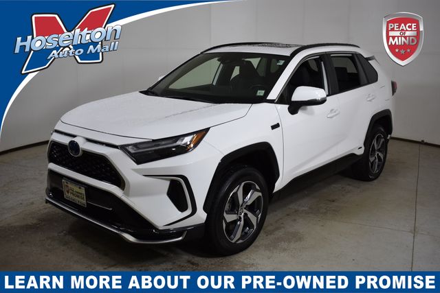 2023 Toyota RAV4 SE's photo