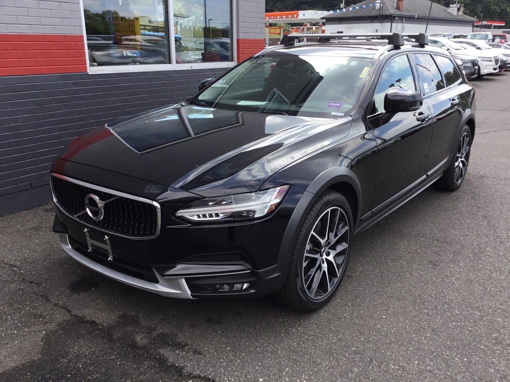 2020 Volvo V90 Cross Country T6 AWD photo 2