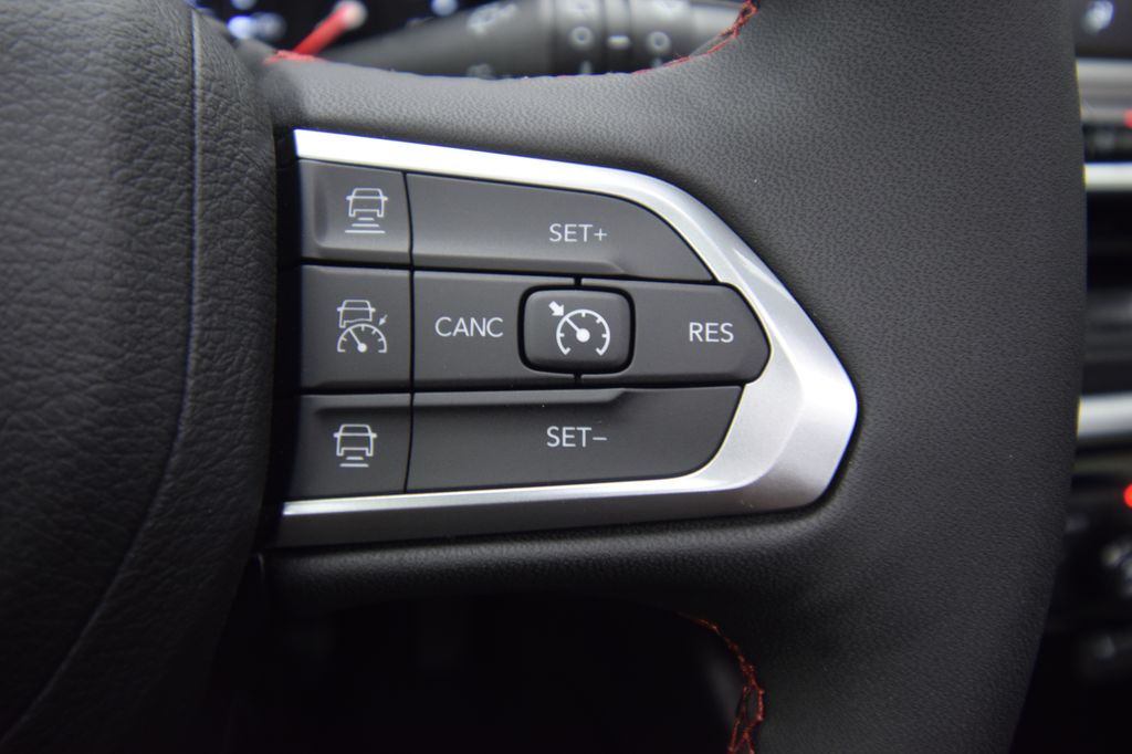 2025 Jeep Compass Trailhawk photo 21