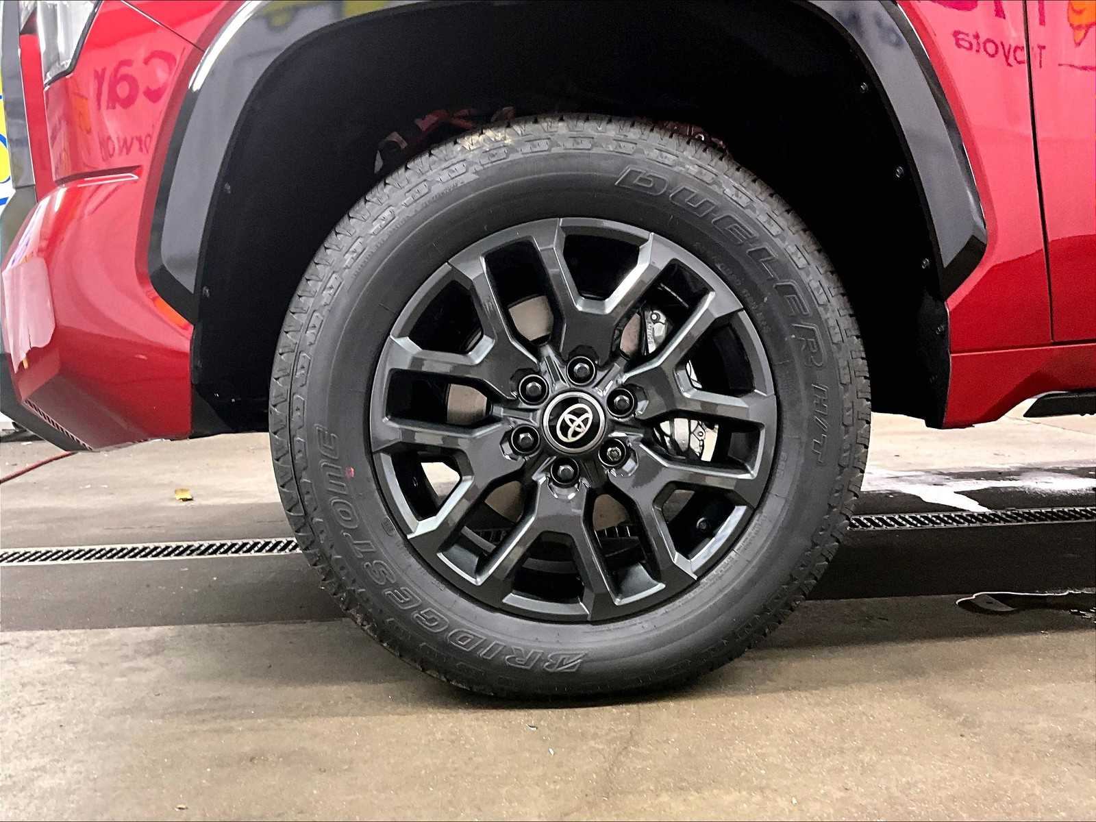 2025 Toyota Tundra Platinum CrewMax photo 7