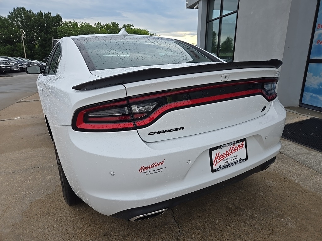 2022 Dodge Charger SXT photo 8