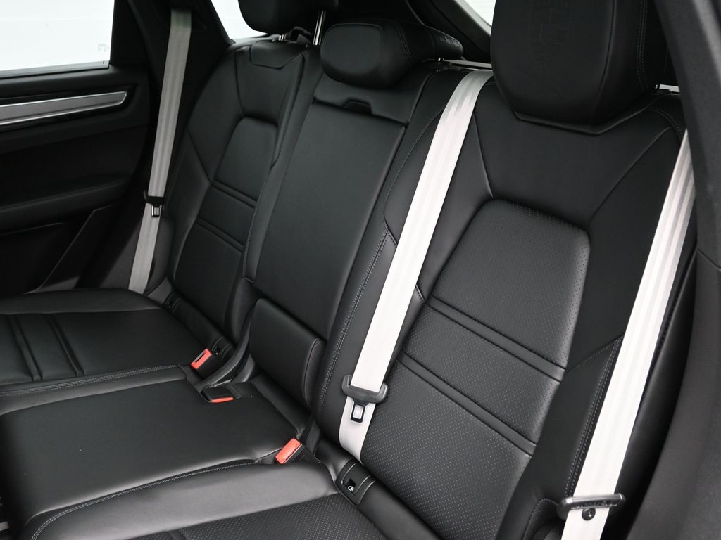 2023 Porsche Cayenne S Platinum Edition photo 23