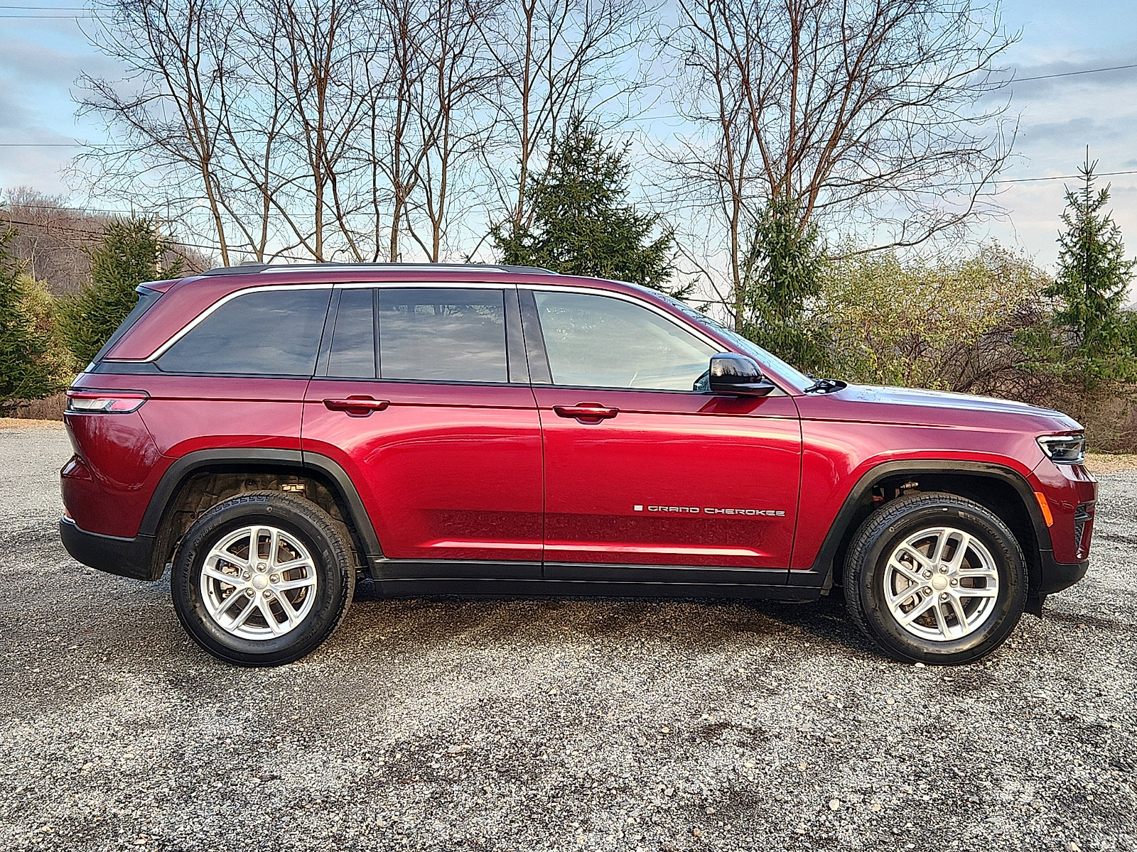 2023 Jeep Grand Cherokee Laredo photo 4