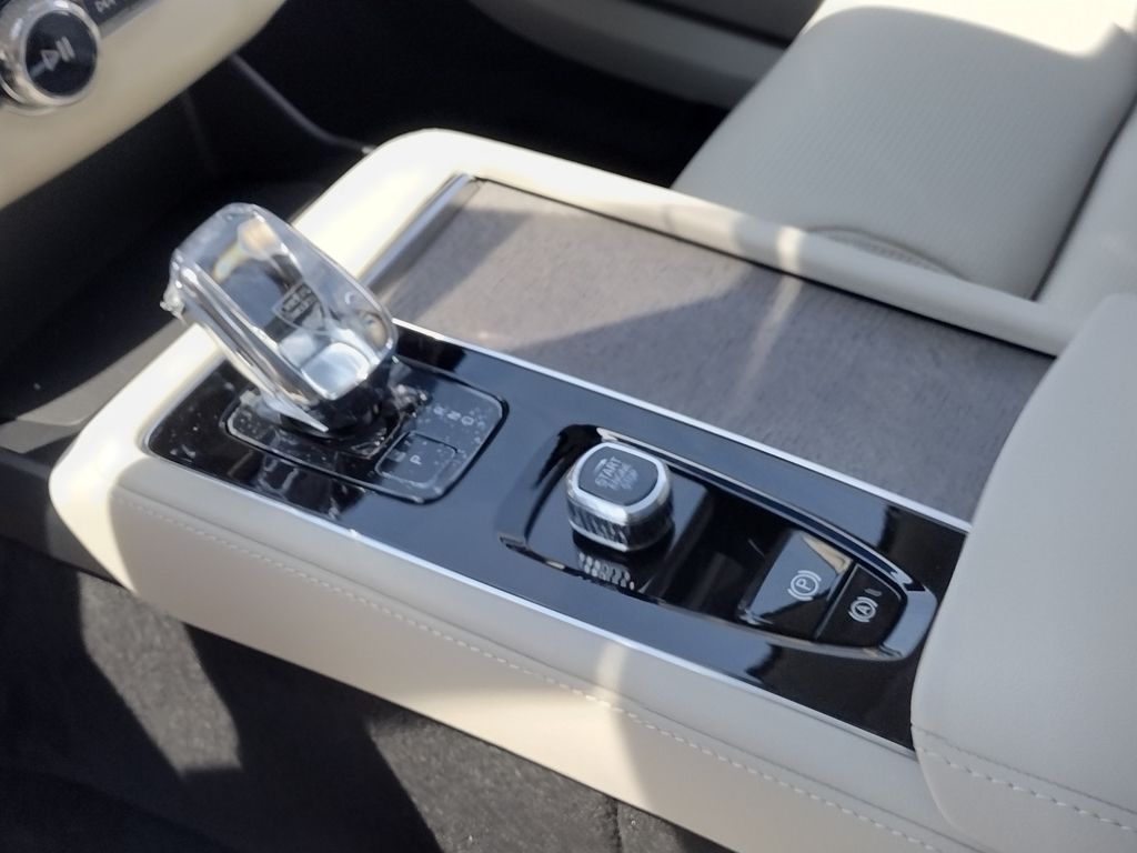 2026 VOLVO XC90 - Image 18