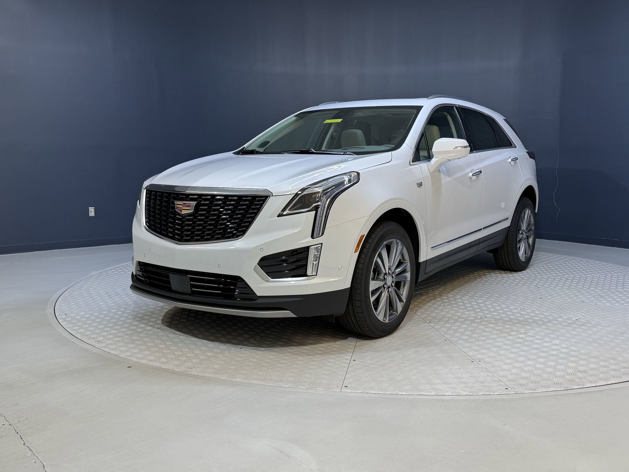 2025 Cadillac XT5 Premium Luxury photo 2