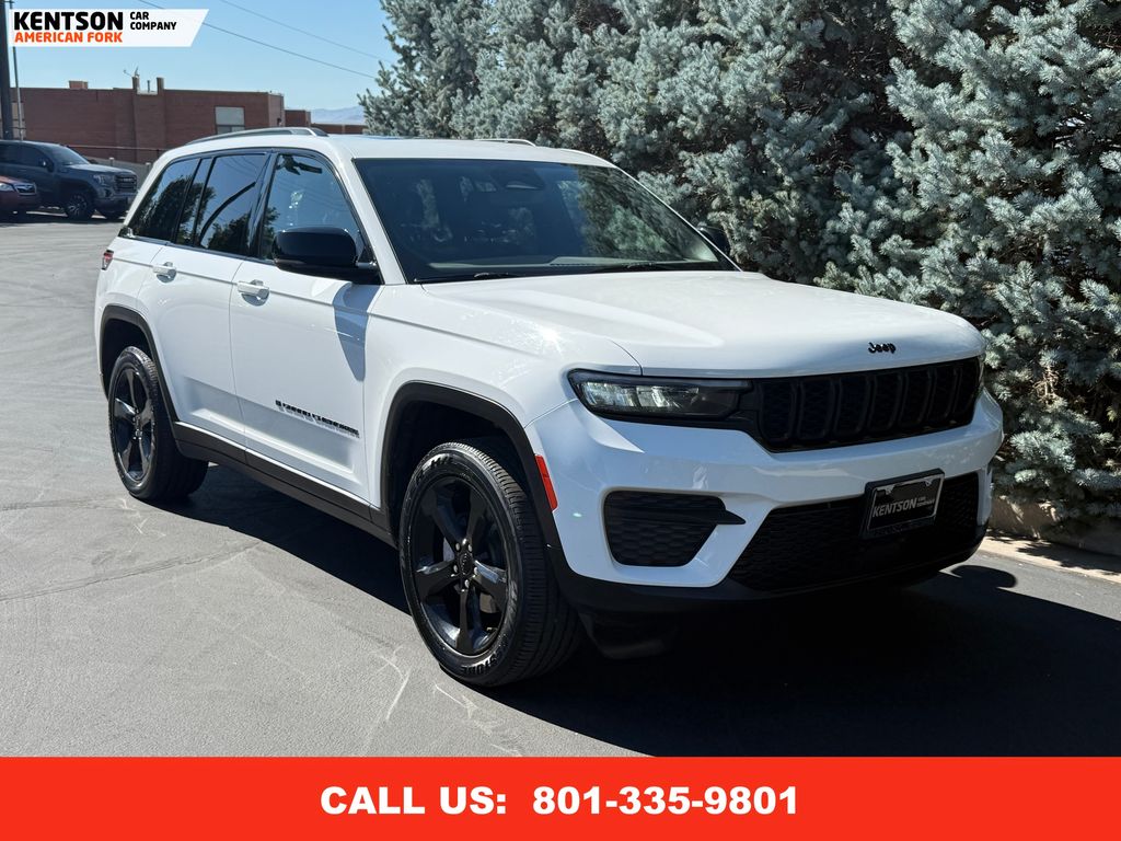 2023 Jeep Grand Cherokee Laredo Altitude photo 12