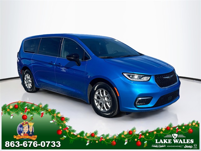 2026 Chrysler Pacifica Select's photo