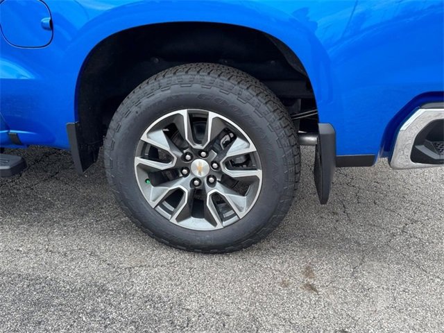 2025 Chevrolet Silverado 1500 LT photo 4