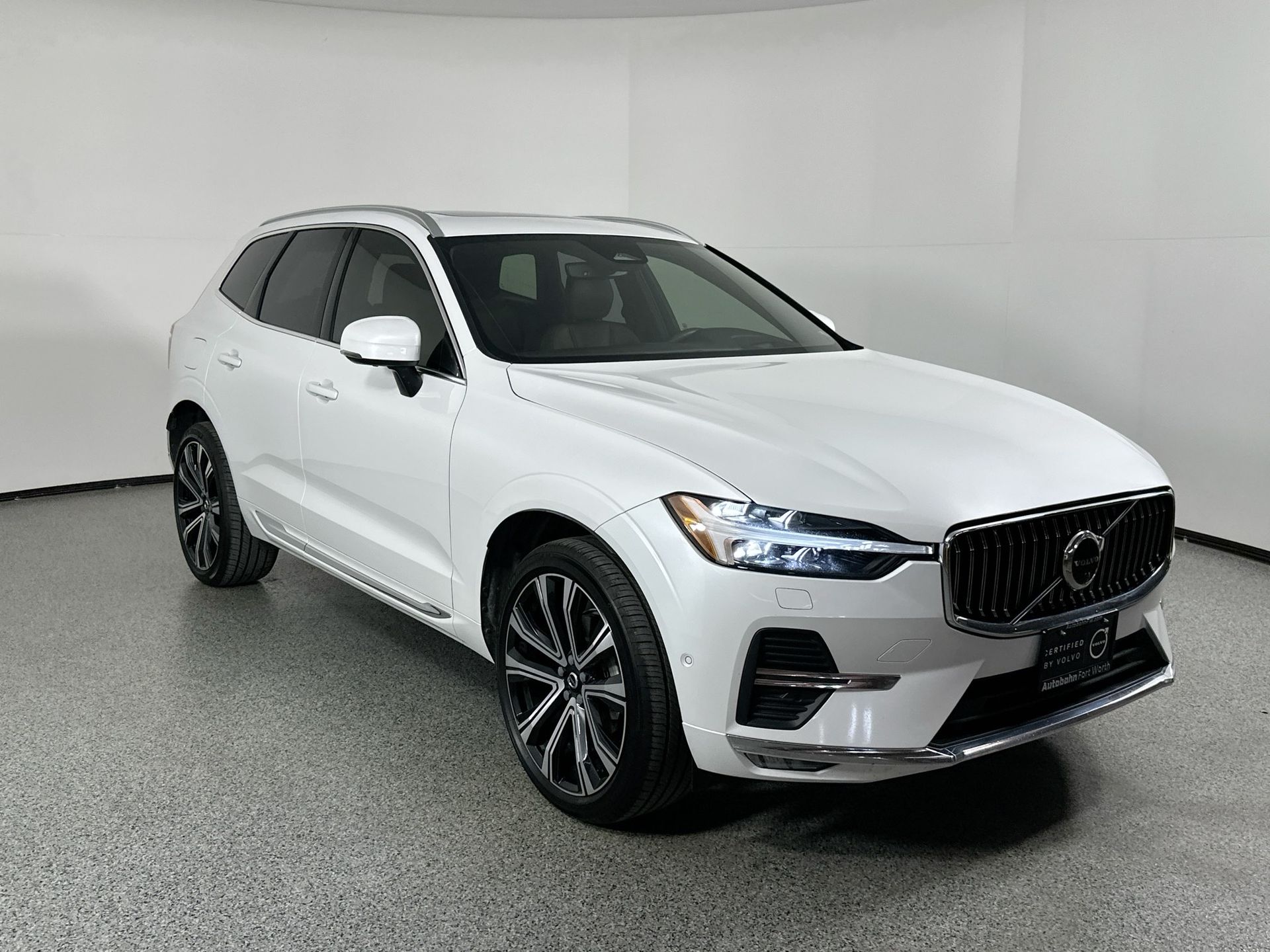 2023 Volvo XC60 B5 Ultimate photo 3