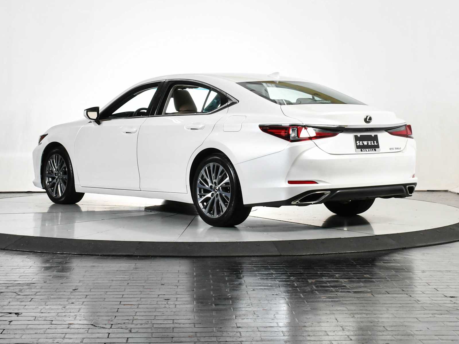 2019 Lexus ES 350 Luxury photo 3