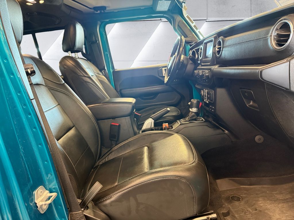 2019 Jeep Wrangler Unlimited Sahara photo 12
