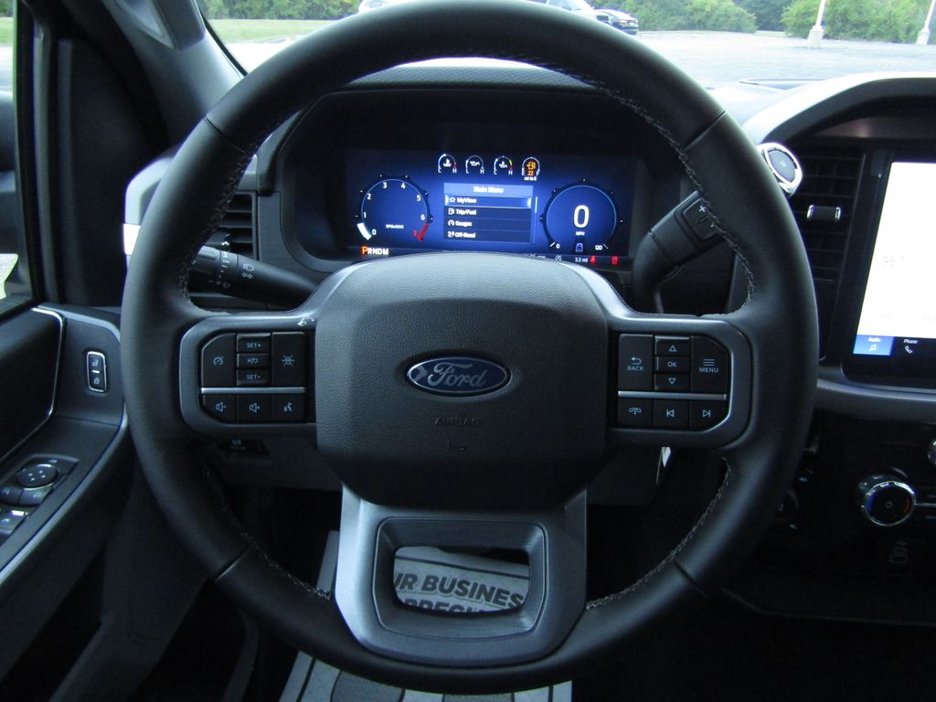 2025 Ford F-150 XLT photo 16