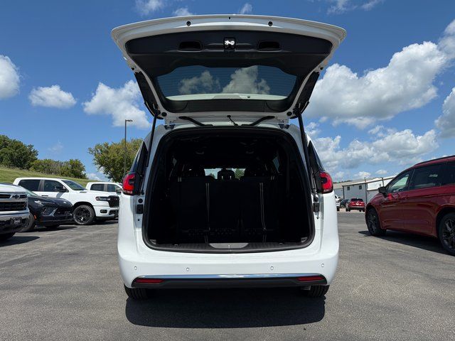 2026 Chrysler Pacifica photo 26