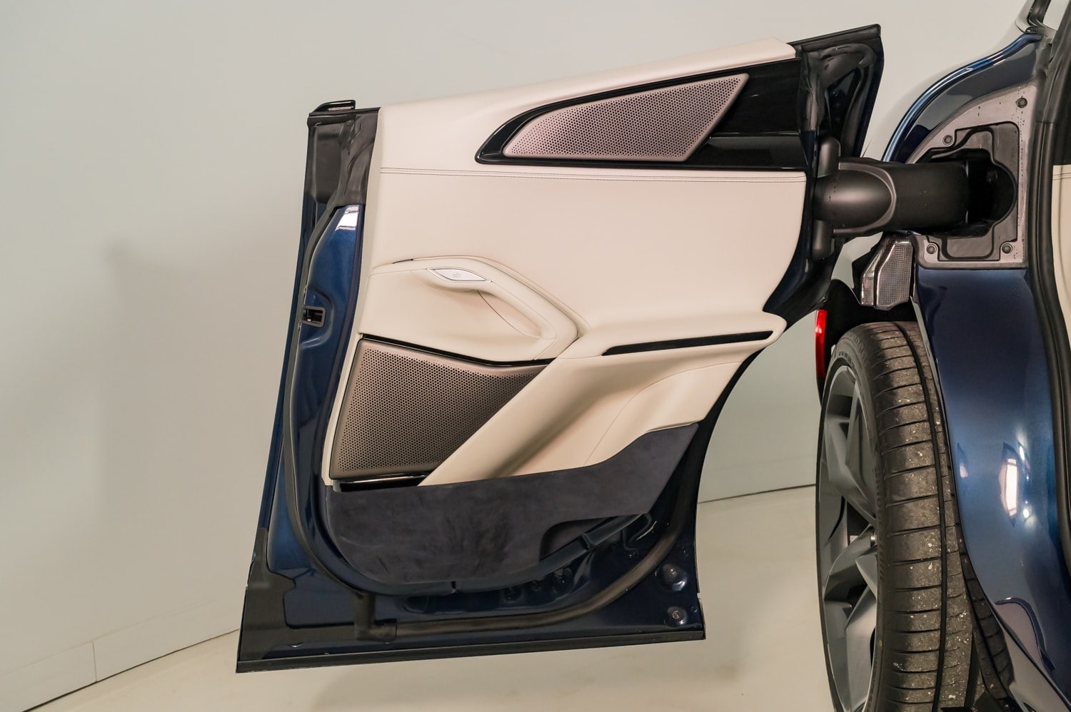 2024 Ferrari Purosangue photo 30