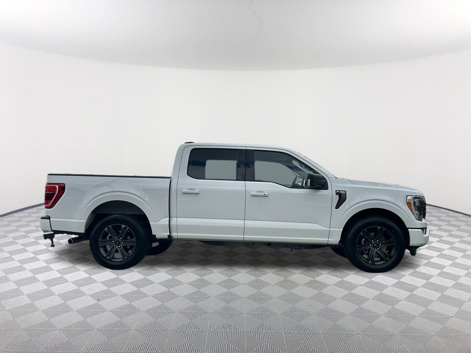 2023 Ford F-150 XLT photo 2