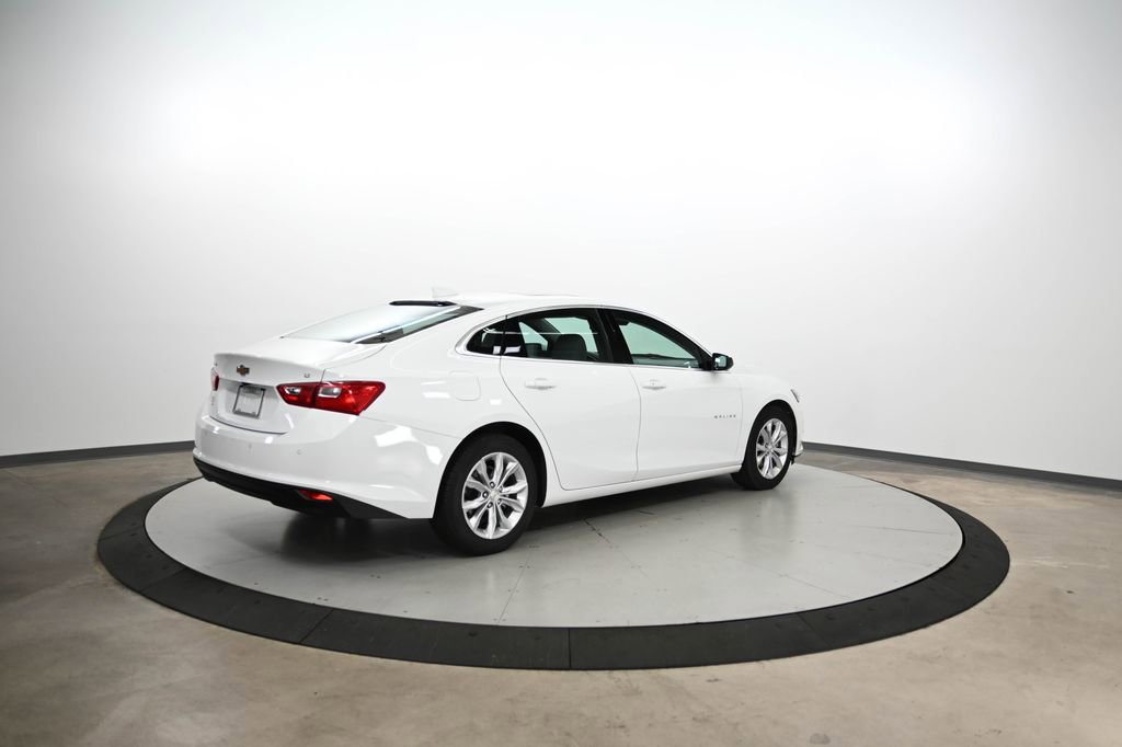 2024 Chevrolet Malibu 1LT photo 2