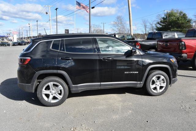 2024 Jeep Compass Latitude photo 4