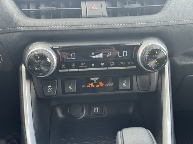 2025 Toyota RAV4 Hybrid XLE photo 21