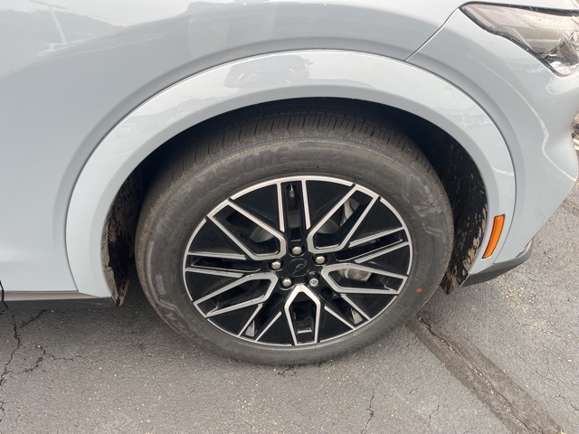 2025 Ford Mustang Mach-E Premium photo 4