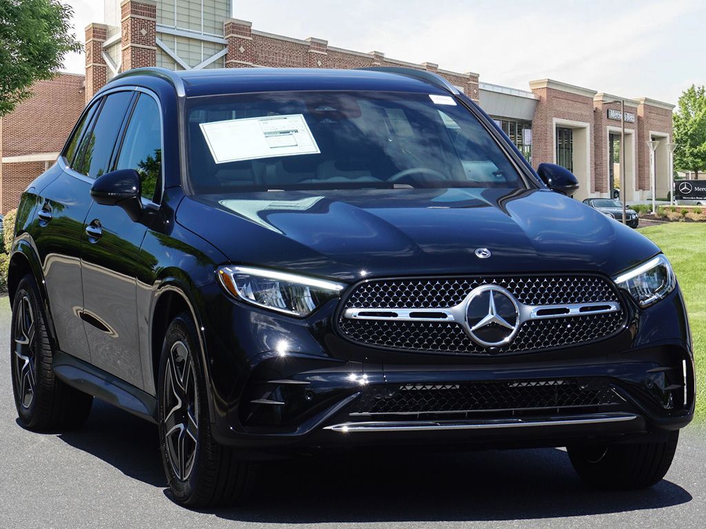 2026 Mercedes Benz GLC 300 4MATIC photo 3