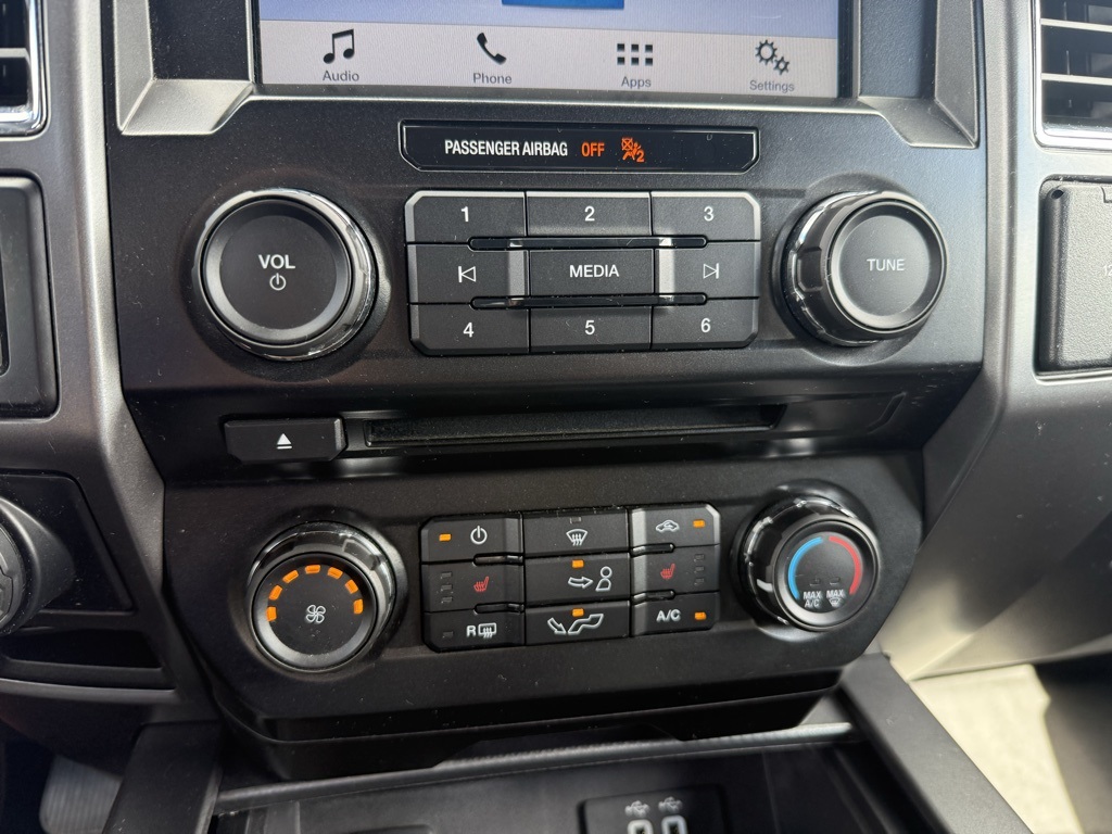 2016 Ford F-150 XLT photo 11