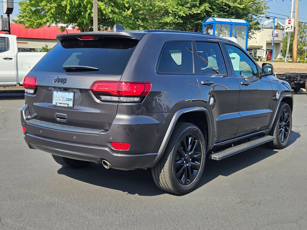 2019 Jeep Grand Cherokee Laredo Altitude photo 5