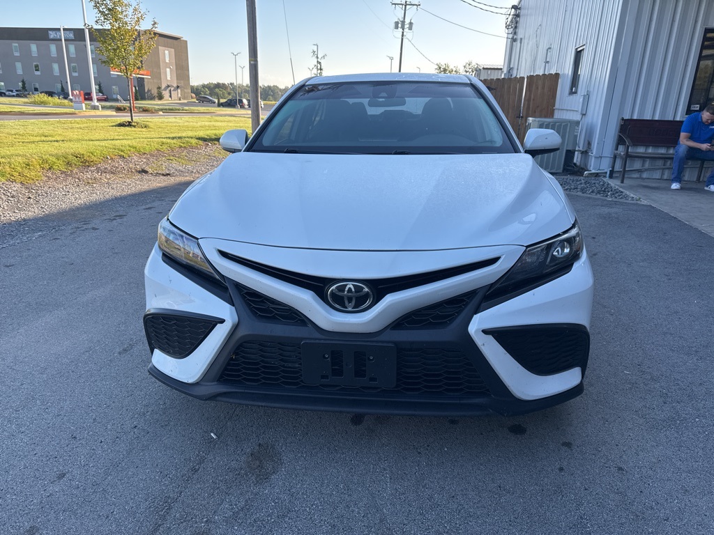 2021 Toyota Camry SE photo 3