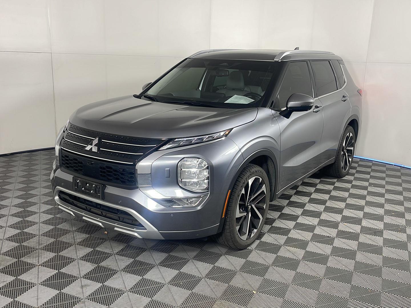 2023 Mitsubishi Outlander SEL photo 2