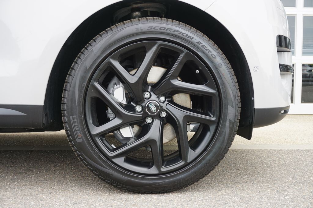 2025 Land Rover Range Rover Sport SE photo 32