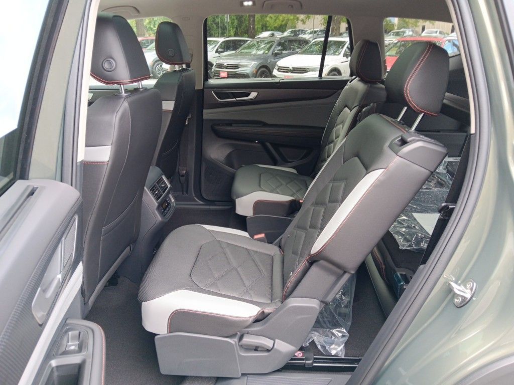 2025 Volkswagen Atlas Peak Edition photo 22