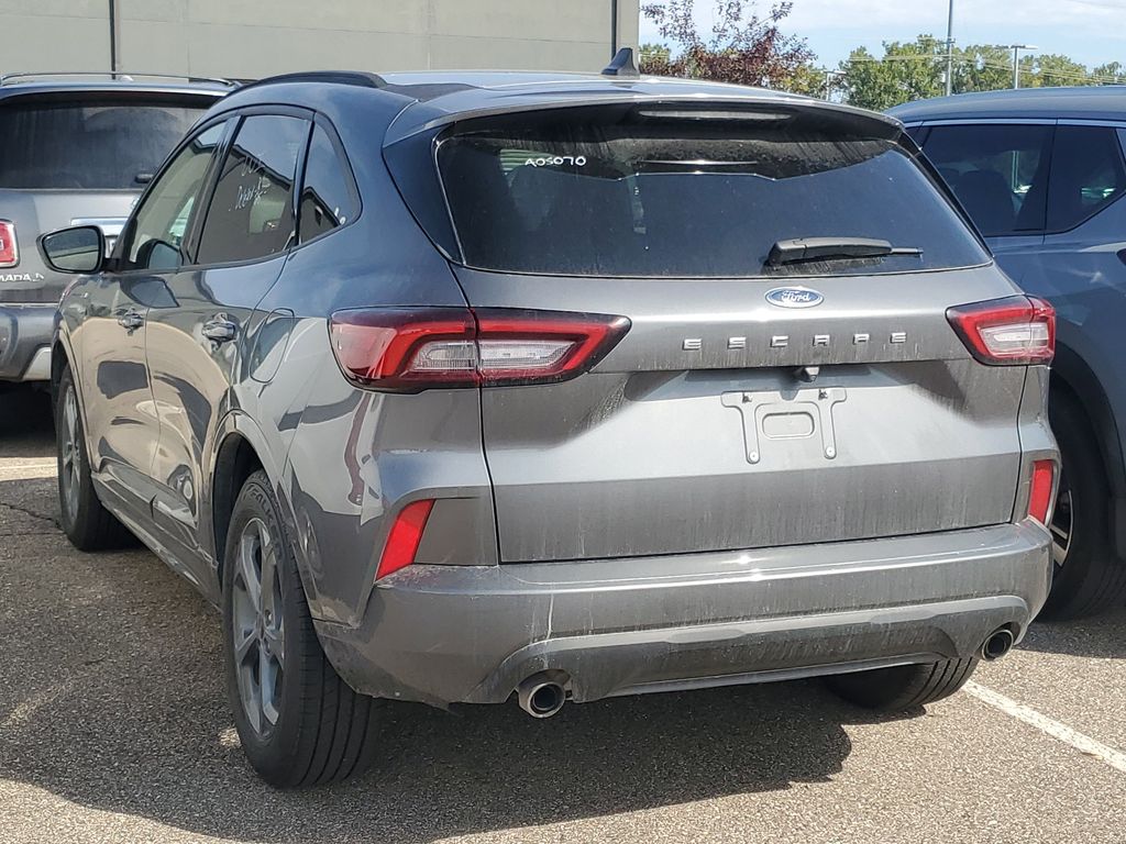 2023 Ford Escape ST-Line photo 2