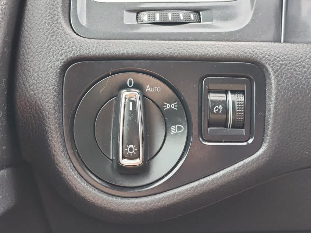 2021 Volkswagen Golf TSI photo 18