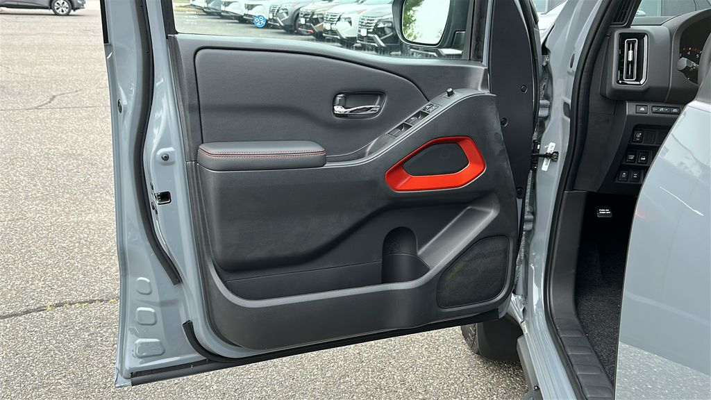 2025 Nissan Frontier PRO-4X photo 10